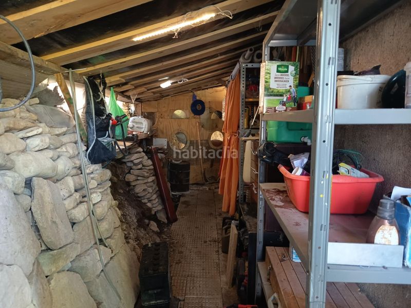 Foto fa9e394e-a420-43d5-bc1d-705d8a0792b0. Finca rústica terreno con casa sansoain. en Leoz