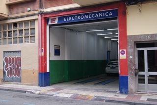 Local Comercial  Calle calle juan maría guelbenzu. Inversión con gran potencial taller venta por jubilación.