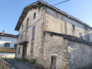 Bauernhof in Erro. Casa con huerto