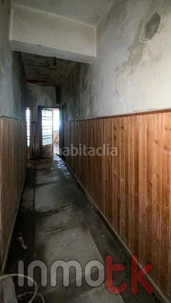 Foto 8b89e2d6-5a22-4855-b136-e60a20dd538c. Casa amb aparcament a Betanzos