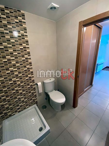 Foto 01d0e9c1-be4a-44f7-a385-9a74f2885bc7. Casa amb calefacció aparcament piscina a Mesoiro Coruña (A)