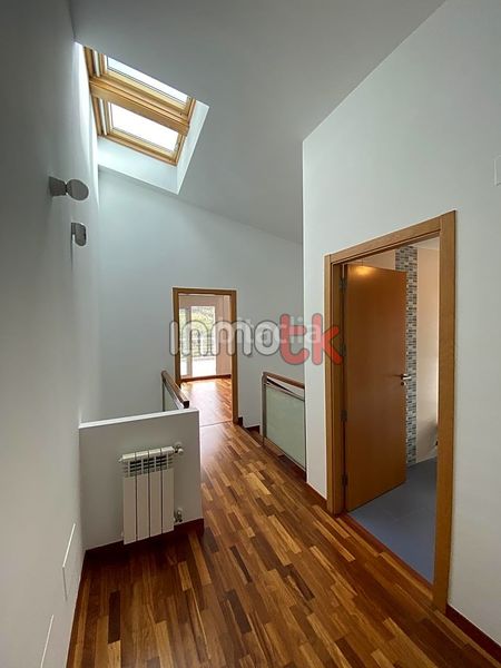 Foto 20a72a2b-fb40-4a02-be23-24a22378794a. Casa amb calefacció aparcament piscina a Mesoiro Coruña (A)
