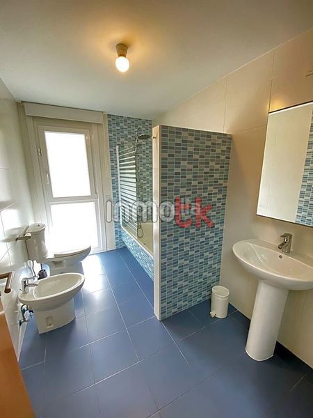 Foto 2eb7a632-14c6-4ce6-9eaf-6763c04b584a. Casa amb calefacció aparcament piscina a Mesoiro Coruña (A)