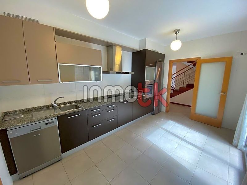 Foto 51805680-2460-45b3-8f9d-fbf53f202f31. Casa amb calefacció aparcament piscina a Mesoiro Coruña (A)