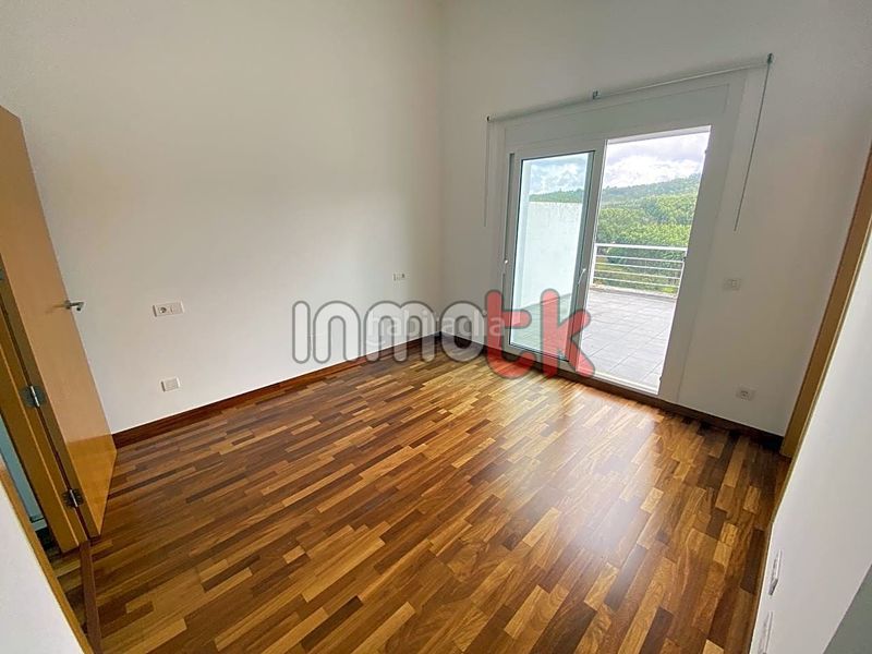 Foto 5450e543-10d5-4a17-9346-320ef14464c9. Casa amb calefacció aparcament piscina a Mesoiro Coruña (A)