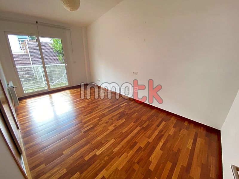 Foto abf56ce4-6139-4b6d-acb1-c9f52d991ba9. Casa amb calefacció aparcament piscina a Mesoiro Coruña (A)