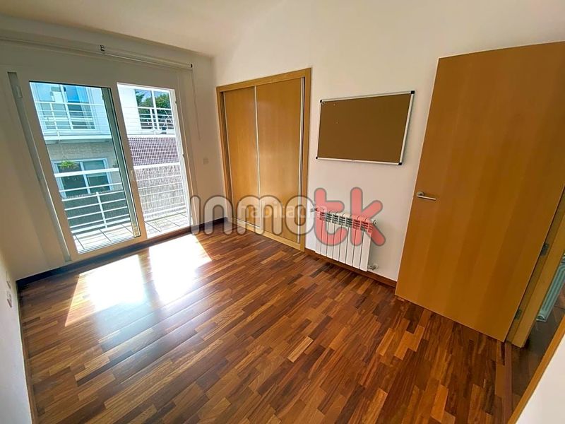 Foto acd8bec8-55ca-43e0-9136-bbae2b217488. Casa amb calefacció aparcament piscina a Mesoiro Coruña (A)