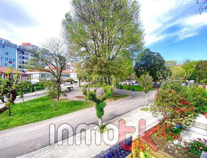 Foto 2d834fb3-c7eb-4c3d-8c4d-21af10426a2c. Casa amb calefacció aparcament a Monte Alto - Zalaeta - Atocha Coruña (A)