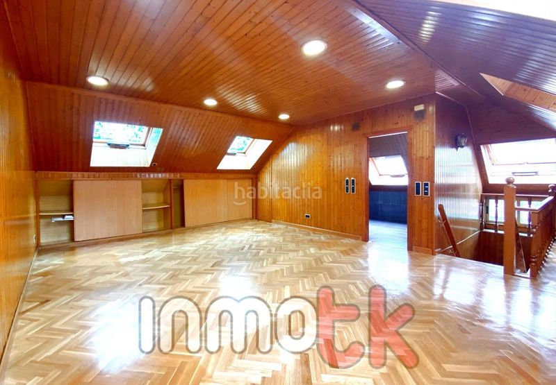 Foto 8a9f30b3-0e5e-4a18-b167-1d3d5b1bed7c. Casa amb calefacció aparcament a Monte Alto - Zalaeta - Atocha Coruña (A)