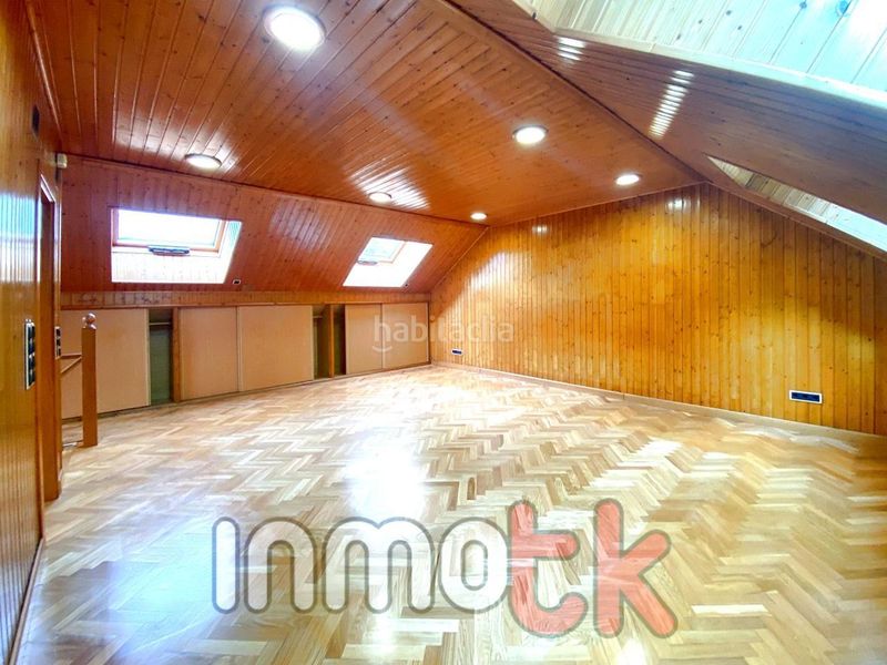 Foto d2ac50ca-665d-418d-bddc-dd3d167fd9f1. Casa amb calefacció aparcament a Monte Alto - Zalaeta - Atocha Coruña (A)