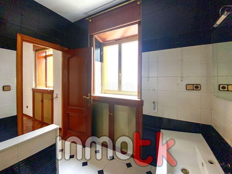 Foto d7268a6f-1215-45c9-932c-9d9a3ba29e5f. Casa amb calefacció aparcament a Monte Alto - Zalaeta - Atocha Coruña (A)