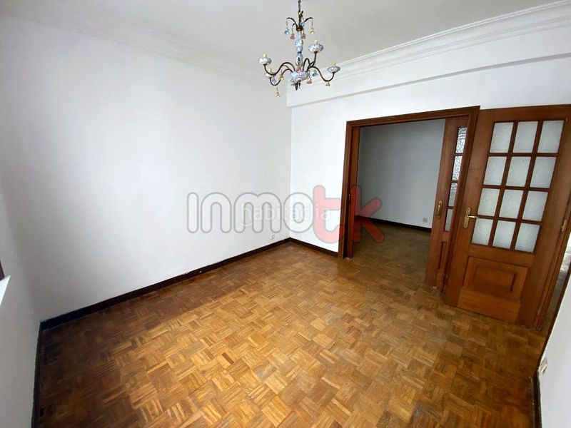 Foto b9e6e103-297a-46b4-8dc8-be1f1d025c95. Pis a Agra del Orzán - Ventorrillo Coruña (A)