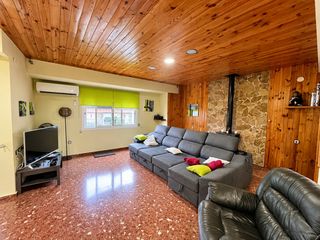 Casa  Carrer saragossa. Casa unifamiliar de 359 m² con local comercial y gran terraza pr