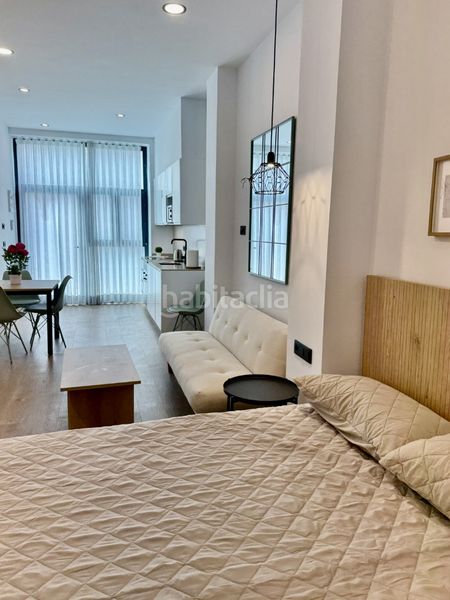 Estudio recién reformado con terraza junto a ruzafa en Valencia - Imagen 2