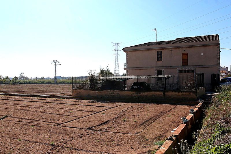 Foto 651b3778-4226-45dd-8a42-a21a3e55cb7e. Xalet amb xemeneia aparcament piscina a Saboya Alboraya