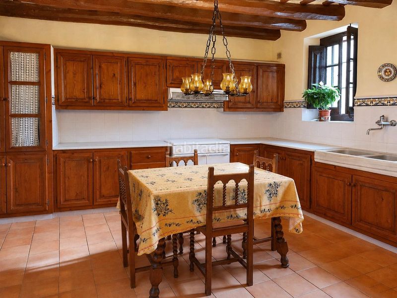Foto ce2df1aa-cc6b-447e-b323-f3be593b7f8a. Casa aparellada amb aparcament a Centre Sant Pere de Ribes