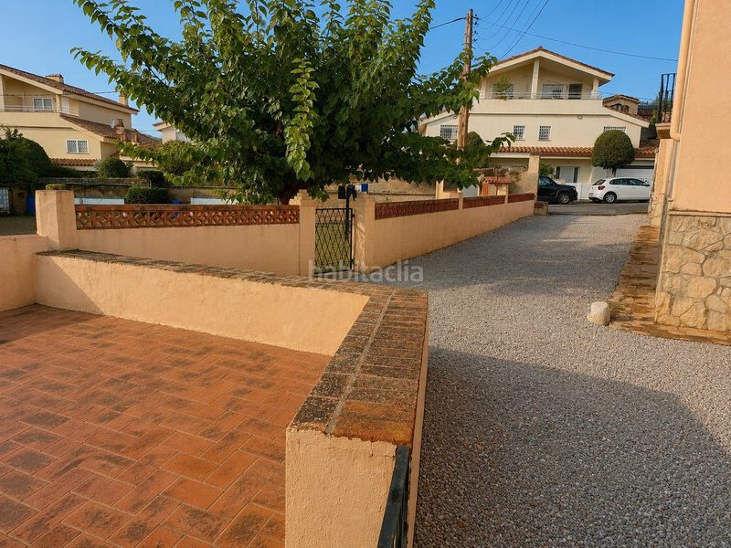 Foto ed2e1bea-20a8-4d0e-b827-e2e17fe6c41d. Casa aparellada amb aparcament a Centre Sant Pere de Ribes