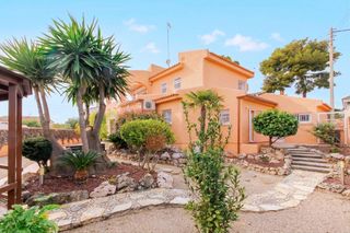 Casa a Segur de Calafell Nucli Urb�. Magn�fica casa independiente en calafell