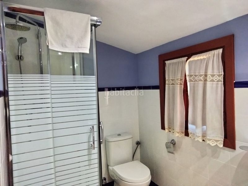 Foto 61130d9d-199d-46f5-b80d-fa9a2a14a89d. Edificio con piscina in Mula