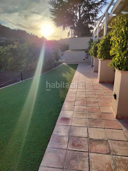 Foto c2d44e6a-7768-40f8-b3ef-24ef744d7476. Edificio con piscina in Mula
