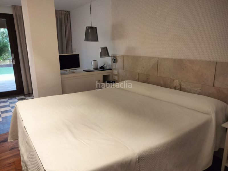 Foto e881d999-8086-4e1b-9481-143ee235a077. Edificio con piscina in Mula