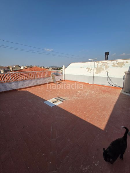 Foto aac03cdb-61b4-46c1-80a5-8d92accb3396. Pis amb xemeneia calefacció aparcament a Bullas