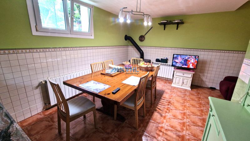 Foto 545b9639-ecb7-4921-a793-d107fcce846d. Xalet amb xemeneia calefacció aparcament a Samano Castro - Urdiales