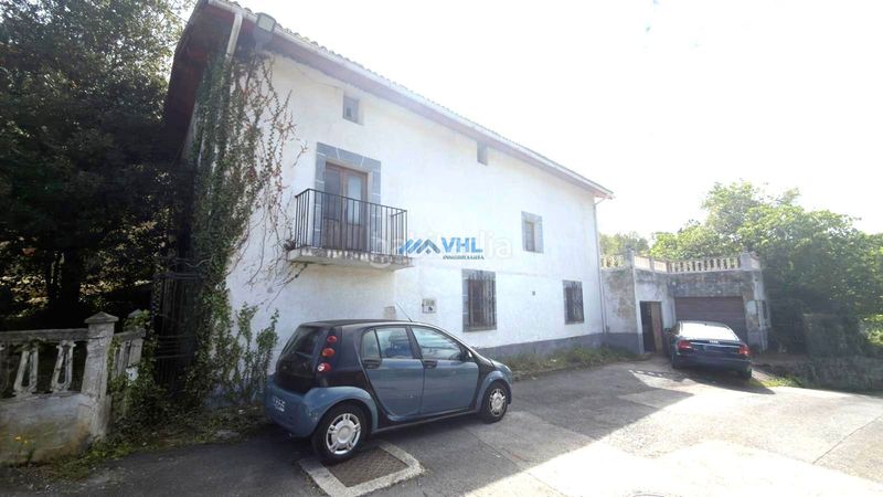 Foto 7c68477b-9a9d-4981-ab5c-b316b9a86586. Casa aparellada amb calefacció aparcament a Otañes-Talledo Castro - Urdiales