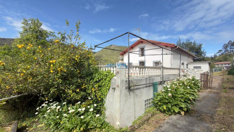Foto d96d30e2-59a9-49dc-86b0-41de71d17c73. Casa aparellada amb calefacció aparcament a Otañes-Talledo Castro - Urdiales