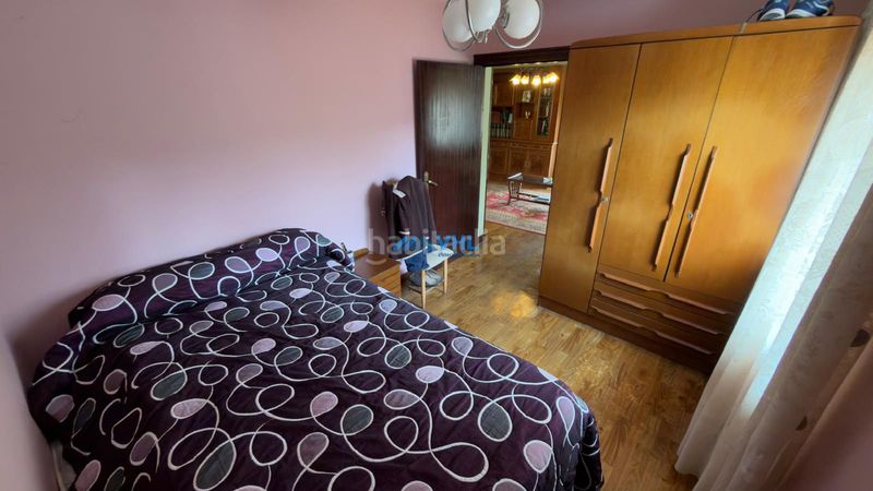 Foto e77c9212-06e9-418b-b3d6-66bc21325355. Casa adossada amb xemeneia a Guriezo