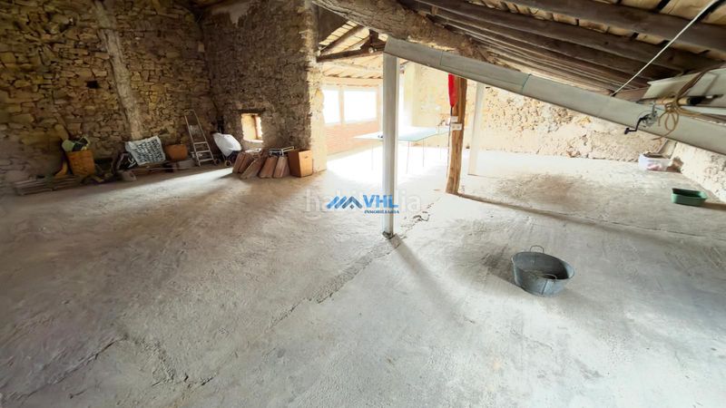 Foto f1503d1f-7789-40b4-977a-f82f9c9f721e. Casa adossada amb xemeneia a Guriezo