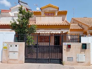 Casa adosada  Avenida de el mirador. Vivienda de 3 dormitorios, precio competitivo y gran potencial e