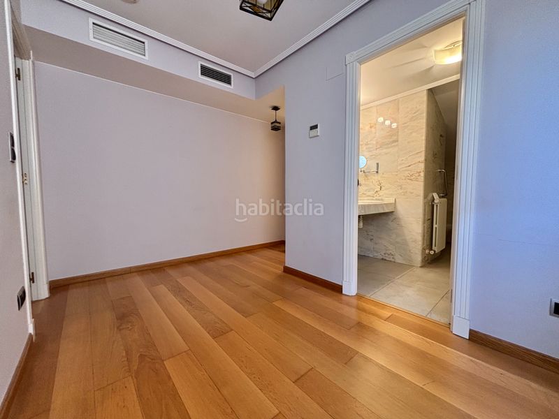 Foto 5f6a7e83-7a5c-4b08-a47c-e55f2f09ed53. Dúplex a calle del teniente coronel valenzuela 13 a Zaragoza