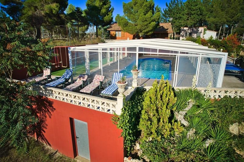 Foto b0be13fa-53f8-45aa-9858-c544bb4dcb1e. Xalet amb xemeneia calefacció aparcament piscina a Teruel