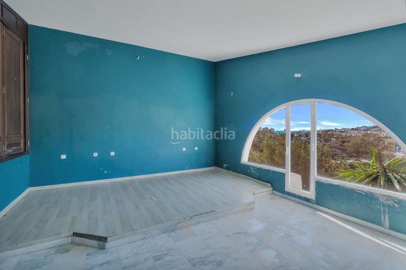 Foto 2a99fe12-a952-4b99-a406-827833babe84. Casa amb aparcament piscina a Nueva Atalaya Estepona