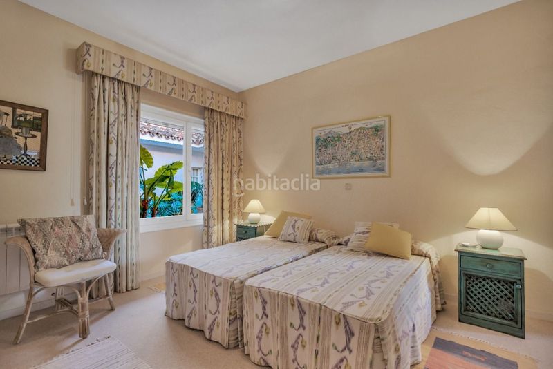 Foto 4166d67f-ea37-4011-829c-4f82e8f08aad. Casa amb aparcament piscina a Nueva Atalaya Estepona