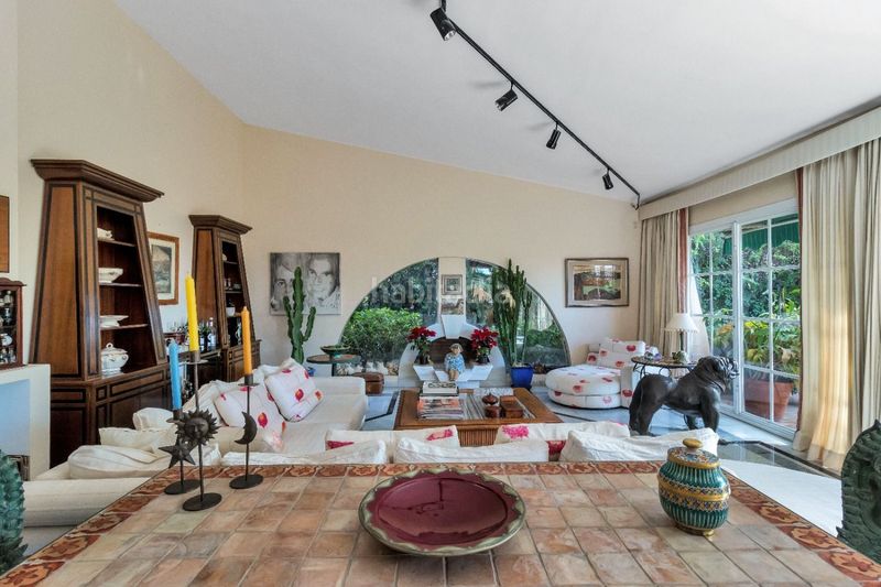 Foto 4e4ce5ac-3a5f-4862-bf1a-203e86e71eb0. Casa amb aparcament piscina a Nueva Atalaya Estepona