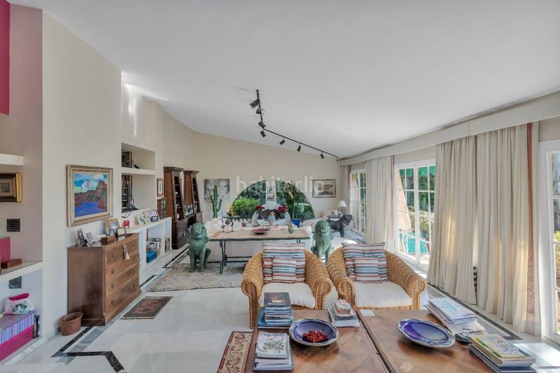 Foto 6b0c5f2b-9a72-4b94-b8da-ab2fbd32d5db. Casa amb aparcament piscina a Nueva Atalaya Estepona