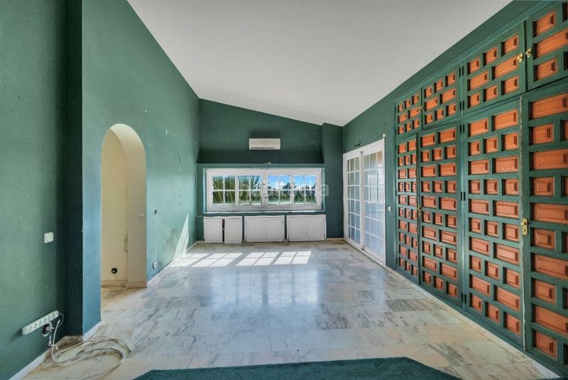 Foto 89af9821-1ae2-46f3-8efc-965a0edae2fe. Casa amb aparcament piscina a Nueva Atalaya Estepona