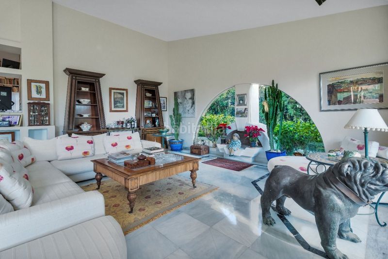 Foto b05318fb-df99-4c42-8a12-0158094e2ebb. Casa amb aparcament piscina a Nueva Atalaya Estepona