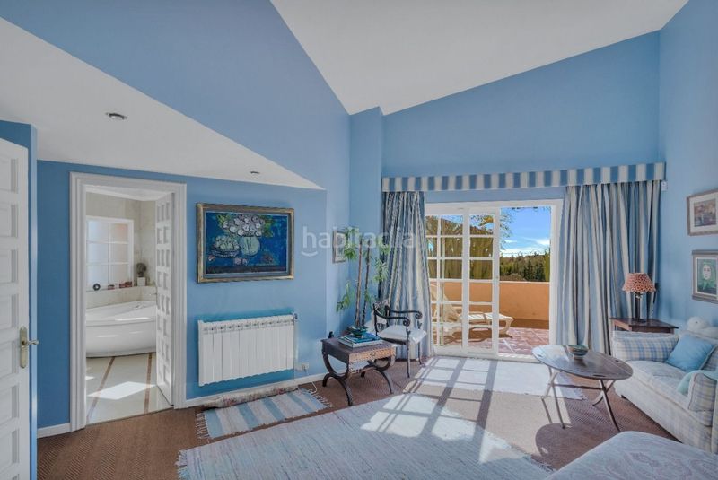 Foto cf2a3f37-3f3a-4883-89e2-7a55580699a8. Casa amb aparcament piscina a Nueva Atalaya Estepona