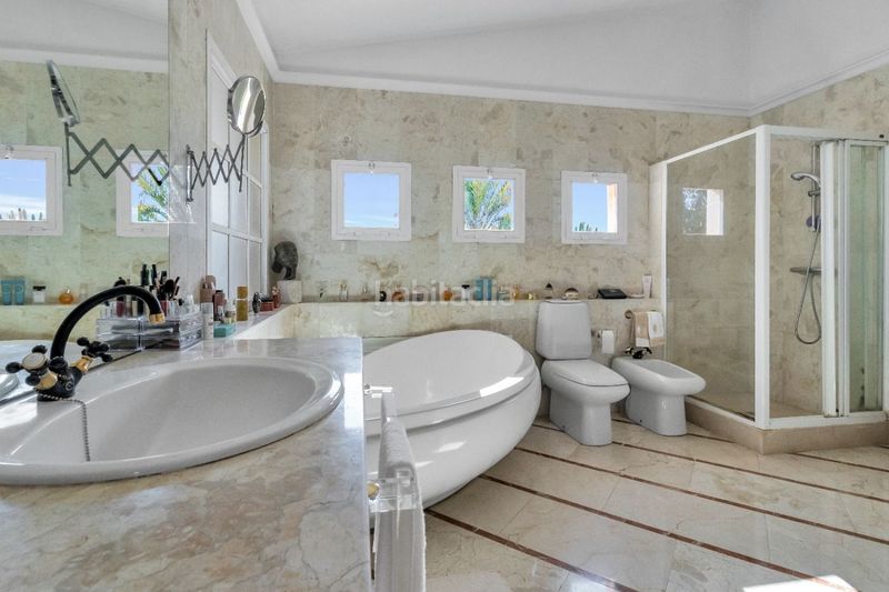 Foto f10f5f6a-abbc-496d-bb3d-6a74853e7e30. Casa amb aparcament piscina a Nueva Atalaya Estepona