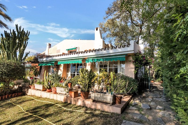 Foto f9b10a54-bad6-4c71-980d-f53423160f12. Casa amb aparcament piscina a Nueva Atalaya Estepona