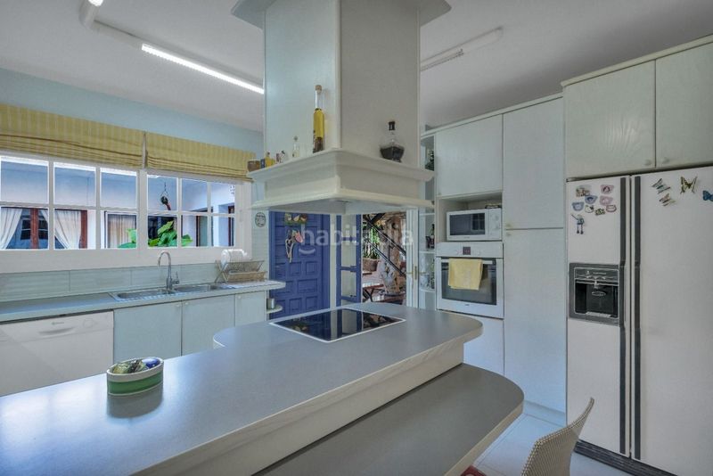 Foto fc02511b-8cf3-481d-91c7-bb7d5773d4a5. Casa amb aparcament piscina a Nueva Atalaya Estepona