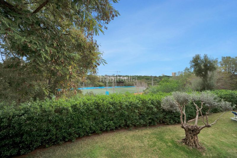 Foto 00e6bd04-1b7e-4814-b44f-a44fd3680b6b. Casa amb aparcament piscina a Elviria Marbella