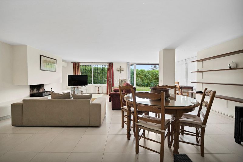 Foto 03165f0d-dd53-43b4-a784-13bde1ce7e6e. Casa amb aparcament piscina a Elviria Marbella