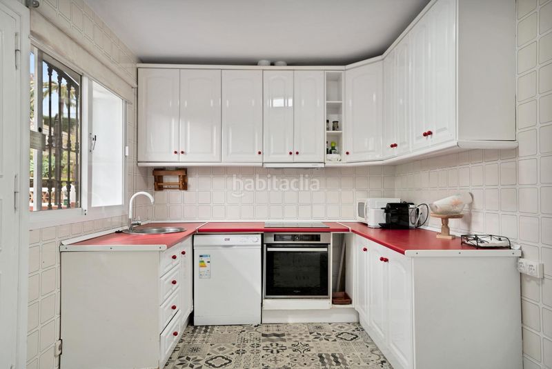 Foto 11b00a84-f2a3-4757-adfe-92466e4e4e2d. Casa amb aparcament piscina a Elviria Marbella