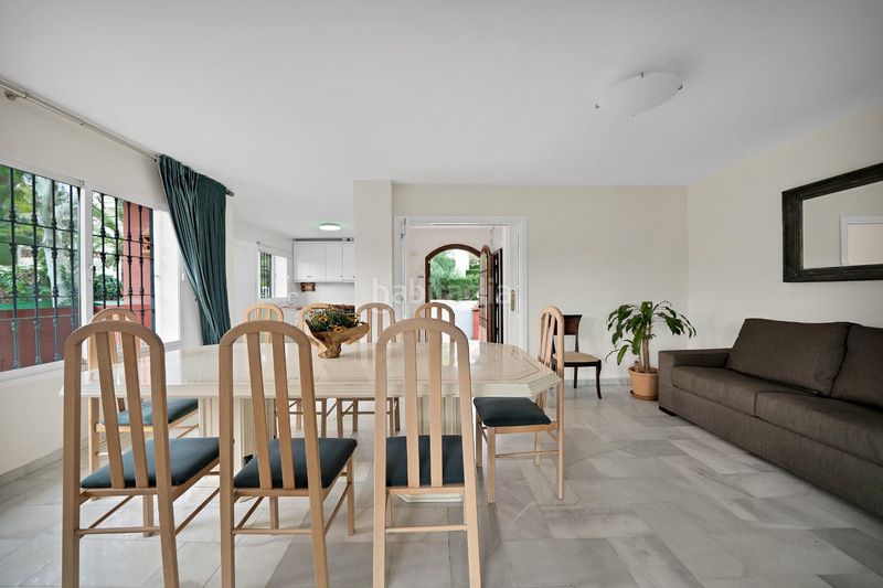 Foto 214719e7-3e2c-4207-b311-8233daab781d. Casa amb aparcament piscina a Elviria Marbella