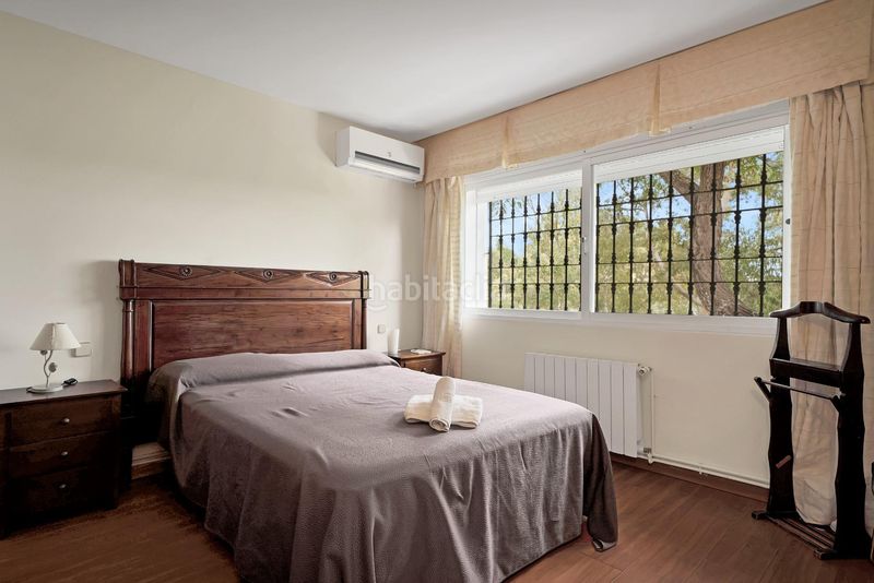 Foto 2595db97-9cf7-4ccc-bd27-b0b330e05aff. Casa amb aparcament piscina a Elviria Marbella