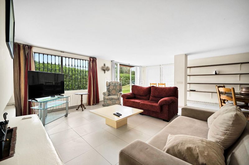 Foto 29e022a4-0a8f-49b9-a7d0-30d68d90557f. Casa amb aparcament piscina a Elviria Marbella